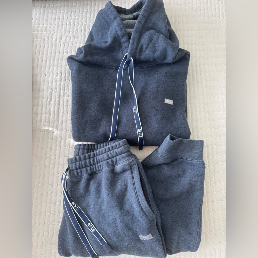 FIGS Off-Shift Set